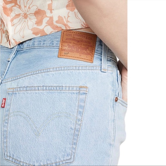 NWT Levi's Women's Premium 501 Original Shorts size 28 - Picture 2 of 7